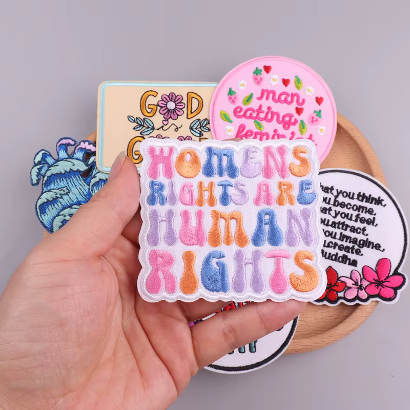 Parches termoadhesivos bordados de señales positivas para ropa