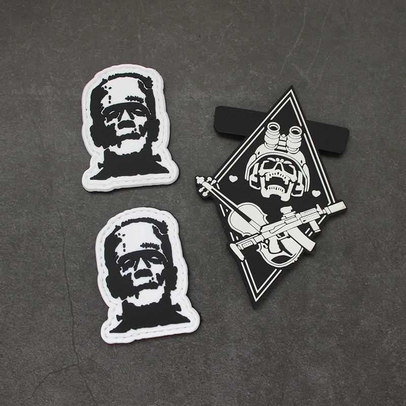 Parche táctico luminoso PVC – Calavera Frankenstein para equipamiento - imagen 4