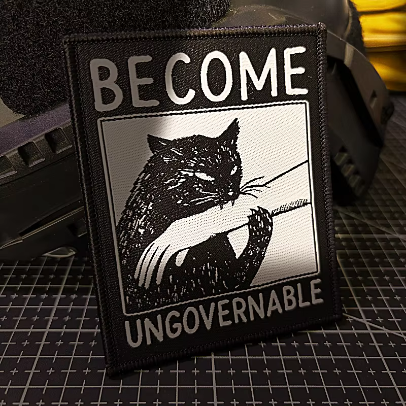 Parche táctico Velcro gato mordaz, insignia moral para mochila - imagen 2