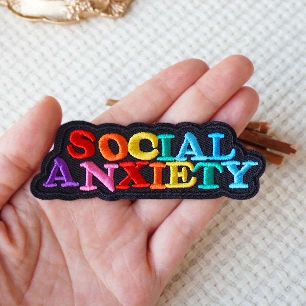 Parche bordado arcoíris Anxiety Social – aplique termoadhesivo ropa - imagen 3