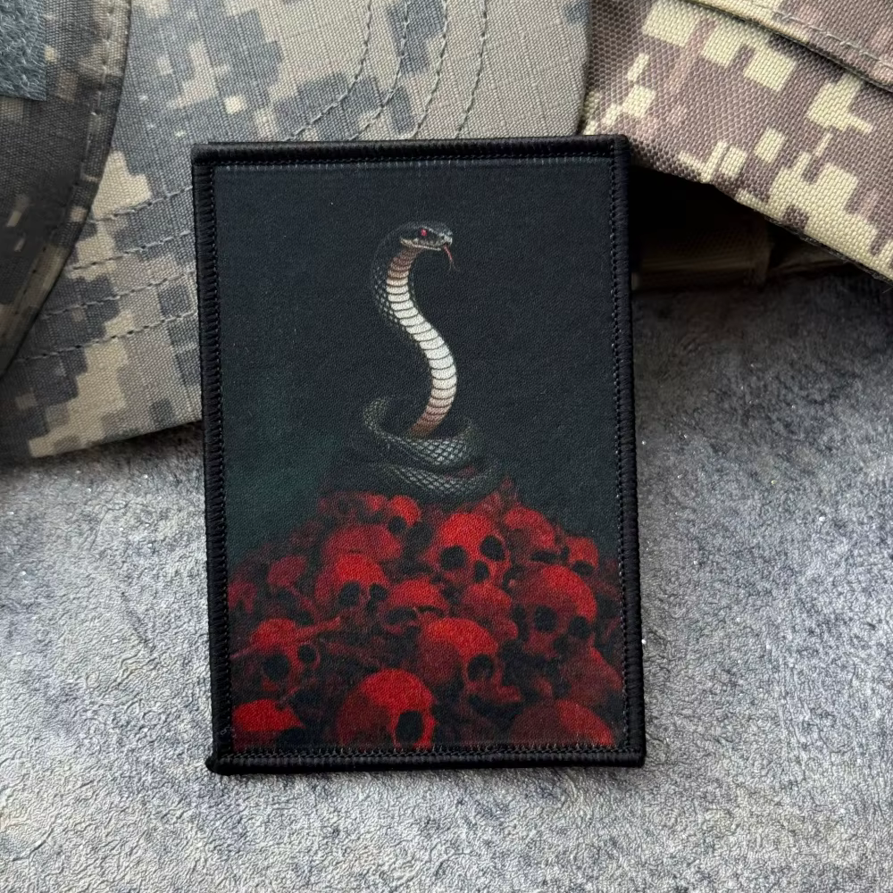 Parche táctico Cobra esqueleto rojo horror con gancho y bucle - imagen 2