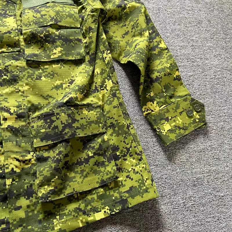 Chaqueta camuflaje con acabado exterior