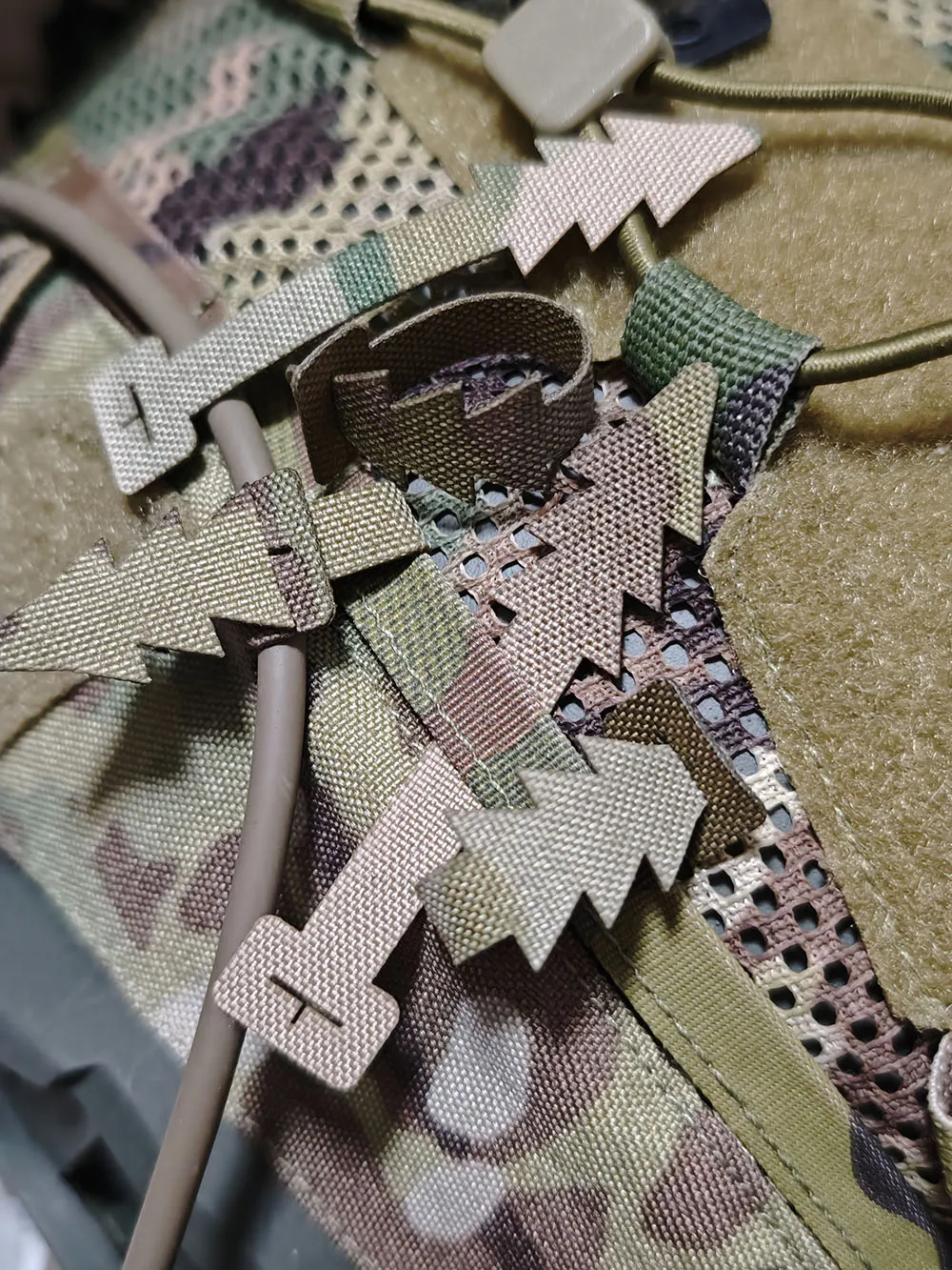Organizador de cables táctico MOLLE para chalecos y mochilas - imagen 4
