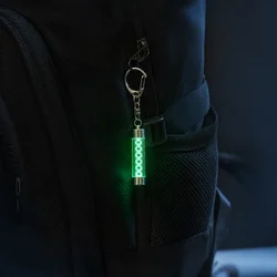 Llavero luminoso tubular para mochila y ropa