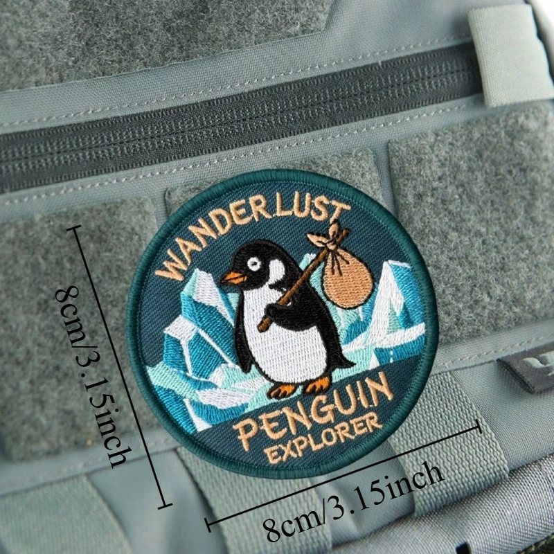 Parche táctico bordado pingüino explorador con velcro para mochila - imagen 3
