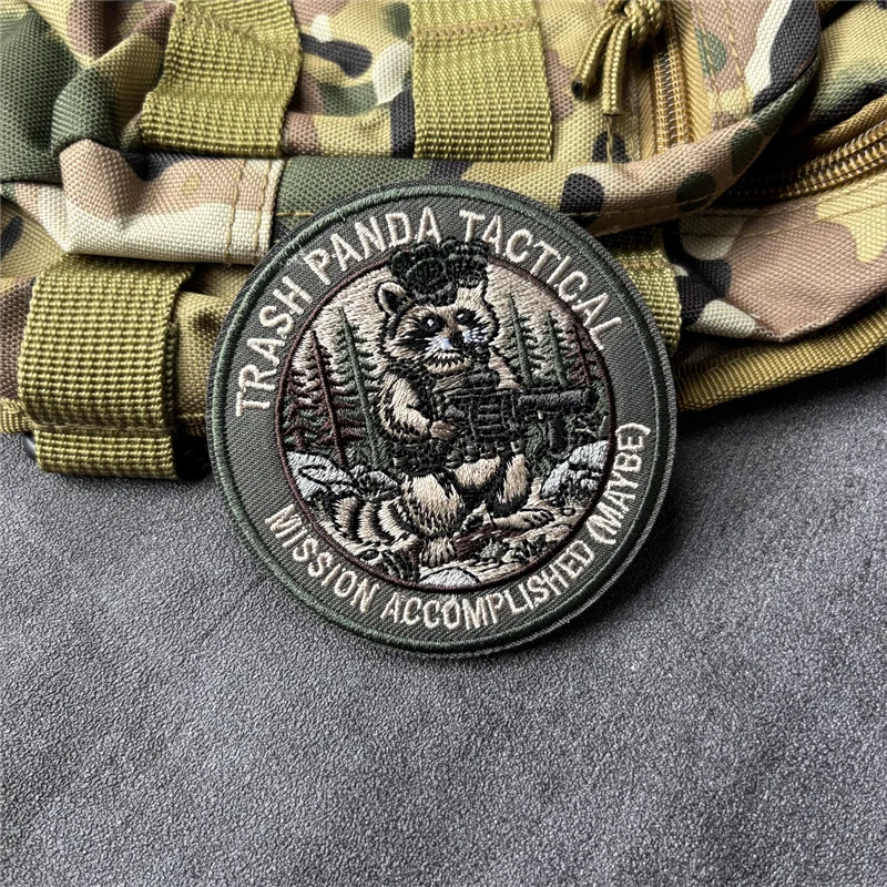 Parche táctico bordado lobo y mapache con velcro, insignia moral - imagen 5