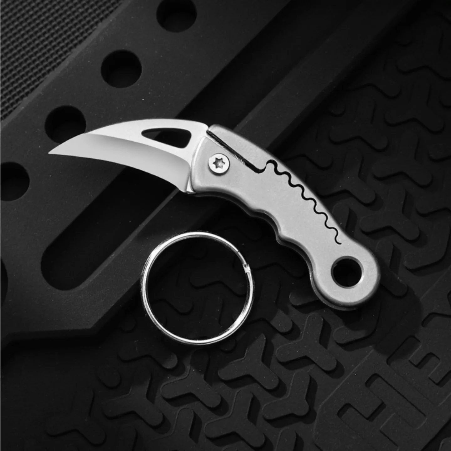 Cuchillo Plegable Titanio Táctico – Mini Llavero Portátil para Camping y Exterior - imagen 5