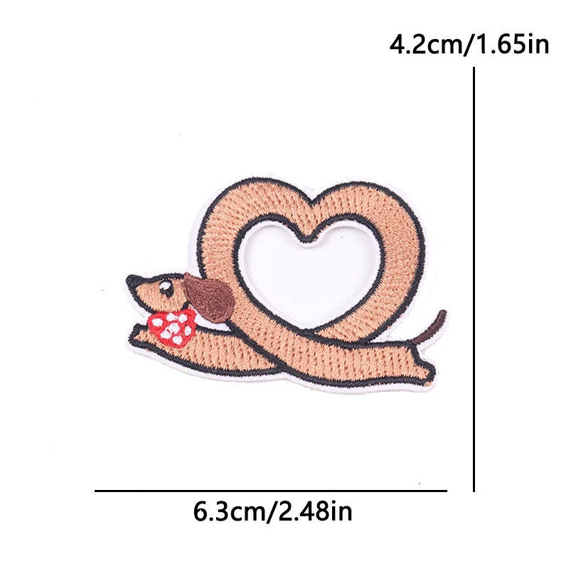 Detalle del diseño del dachshund rayado y la boina