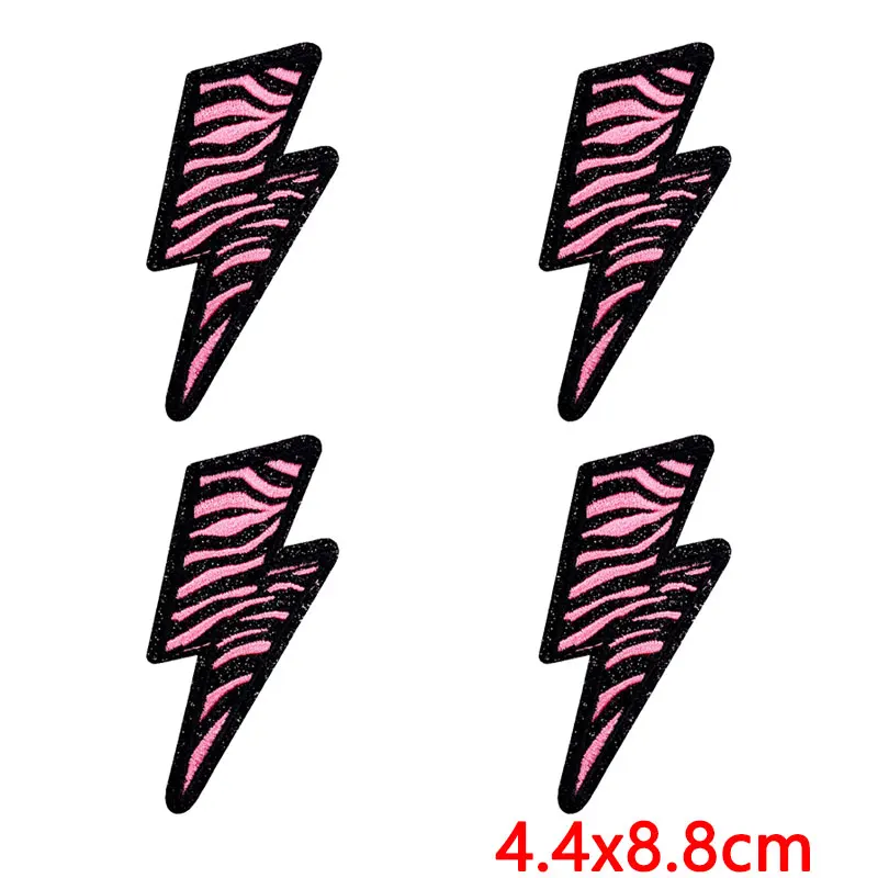 Parche termoadhesivo bordado cebra rosa con corazón estilo grunge