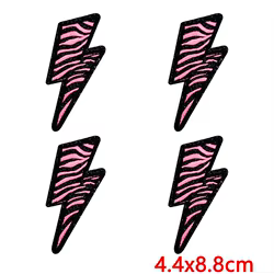 Parche termoadhesivo bordado cebra rosa con corazón estilo grunge