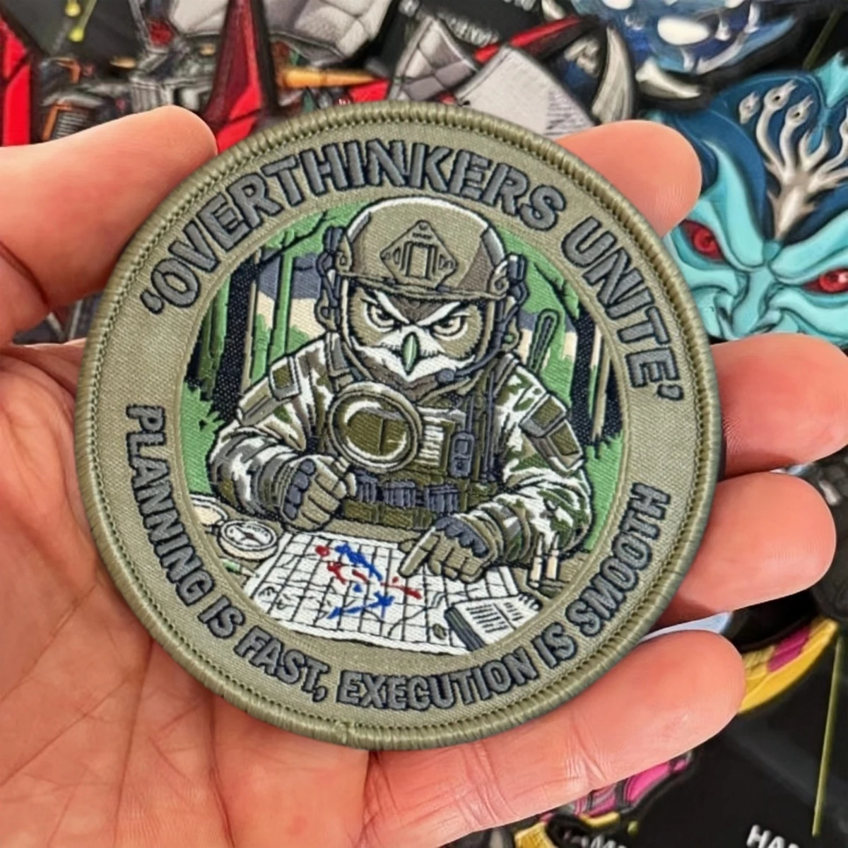 Parche táctico morale Overthinkers Unite – Insignia molle para mochila - imagen 3
