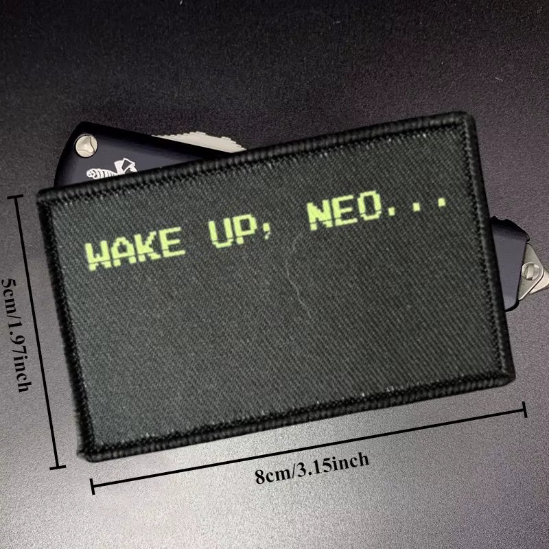 Acabado del parche “WAKE UP, NEO…”