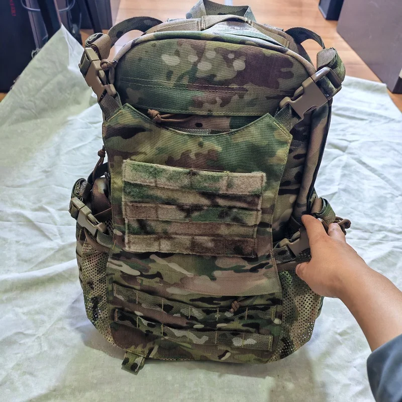 Mochila táctica AOR1/MC/WL con correa desmontable y casco - imagen 2