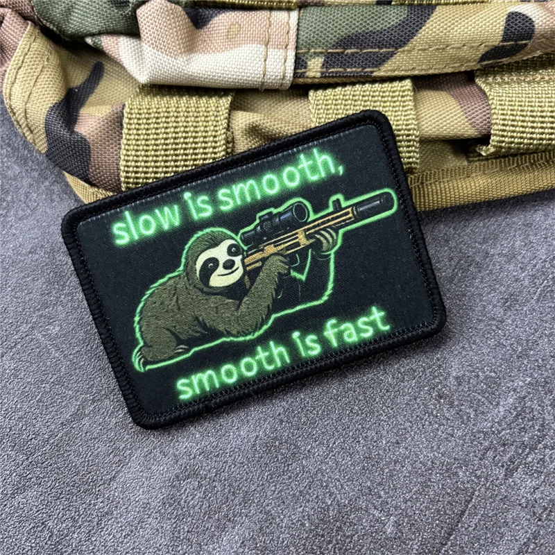 Parche táctico militar con lema bordado y velcro para mochila - imagen 4