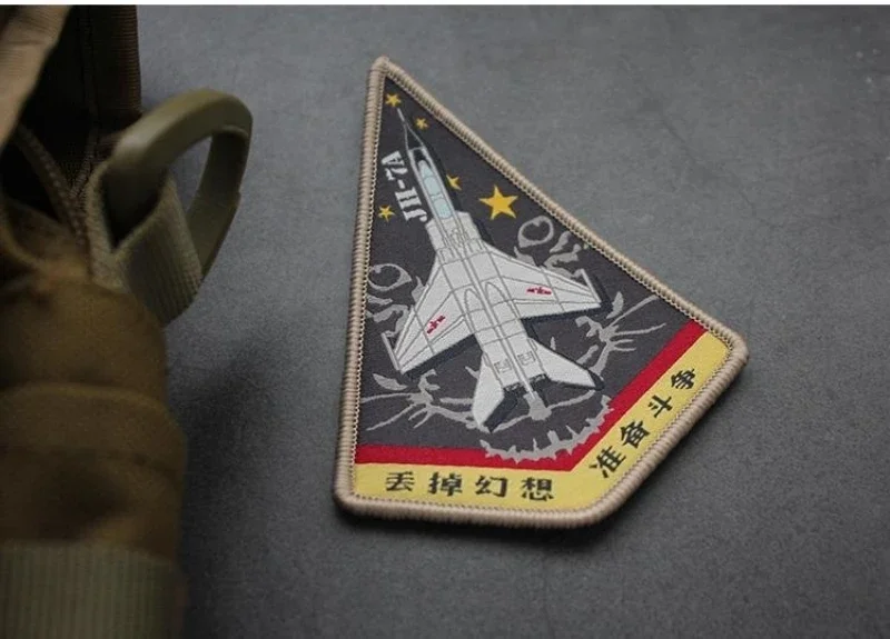 Parche bordado con diseño de leopardo volador