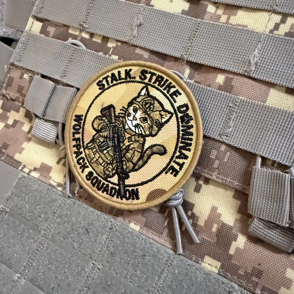 Parche táctico militar coyote tan con cierre gancho gatito silvestre - imagen 3