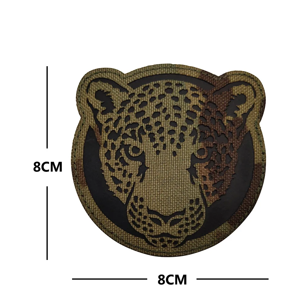 Diseño de cabeza de lobo y León en formato parche