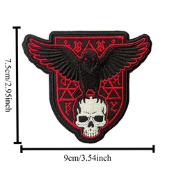 Parche táctico bordado calavera cuervo runas rojas con velcro