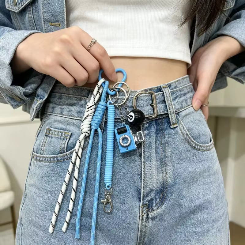 Llavero táctico de paracord con motivo cámara flash y cordón - imagen 3