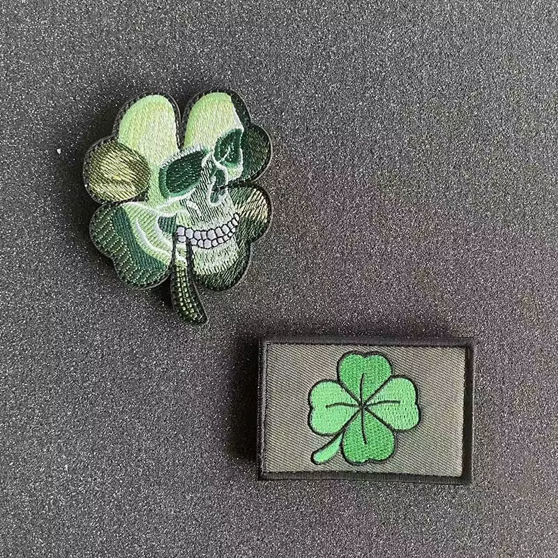 Parche bordado táctico militar calavera trébol cuatro hojas brazalete - imagen 2