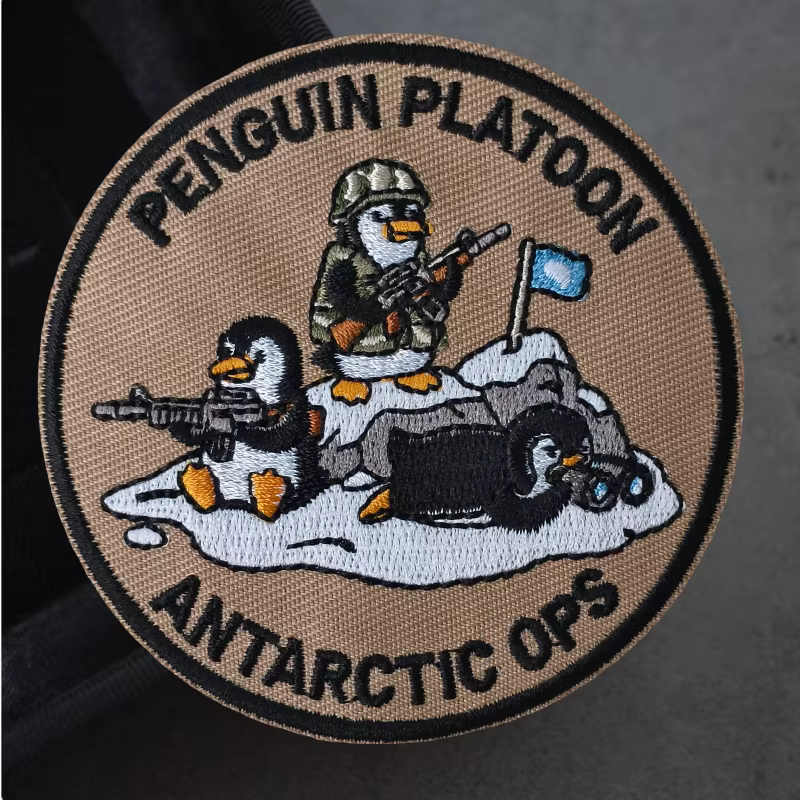 Parche bordado con diseño táctico