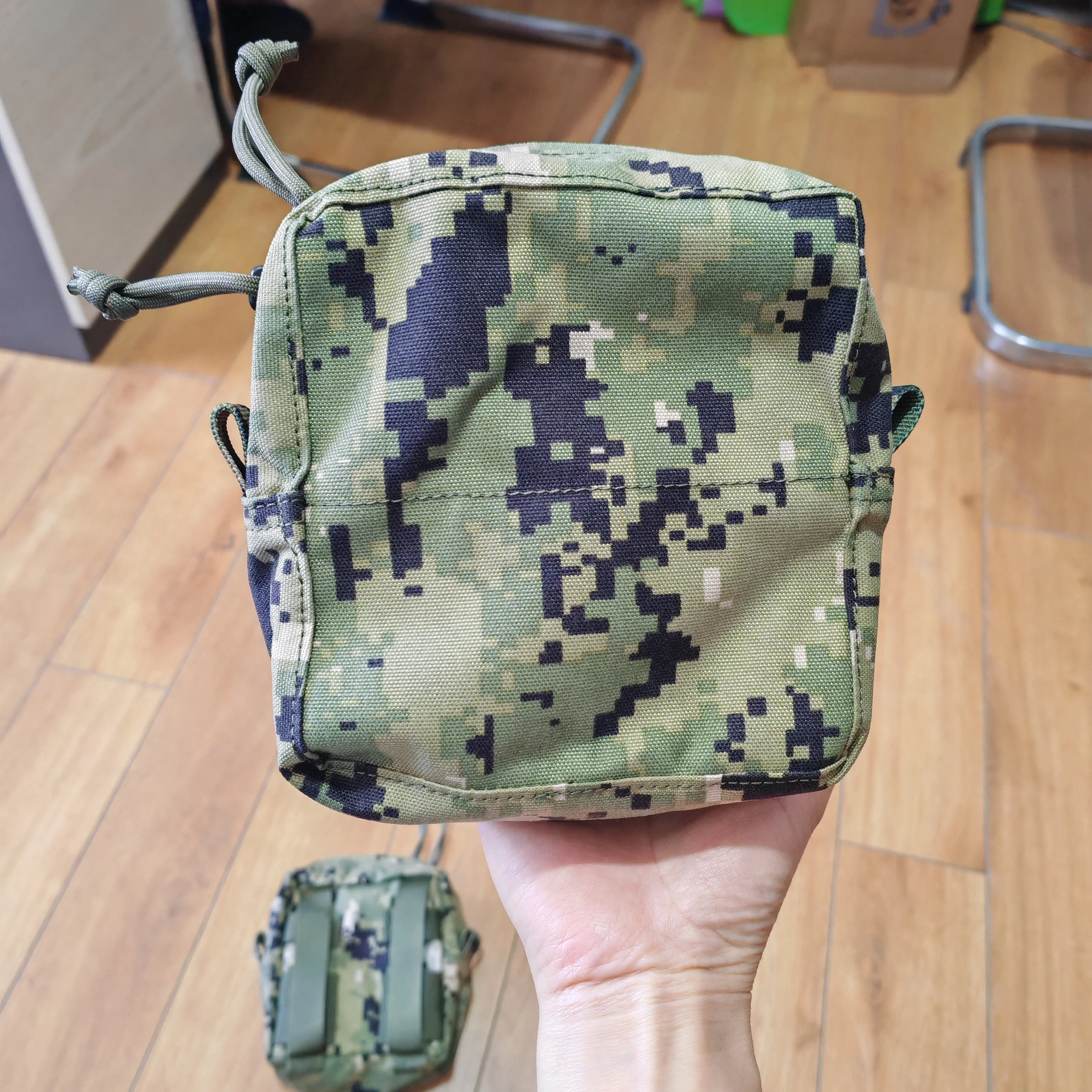 AOR2/AOR1 GP055 Molle Mess Bag en vista general
