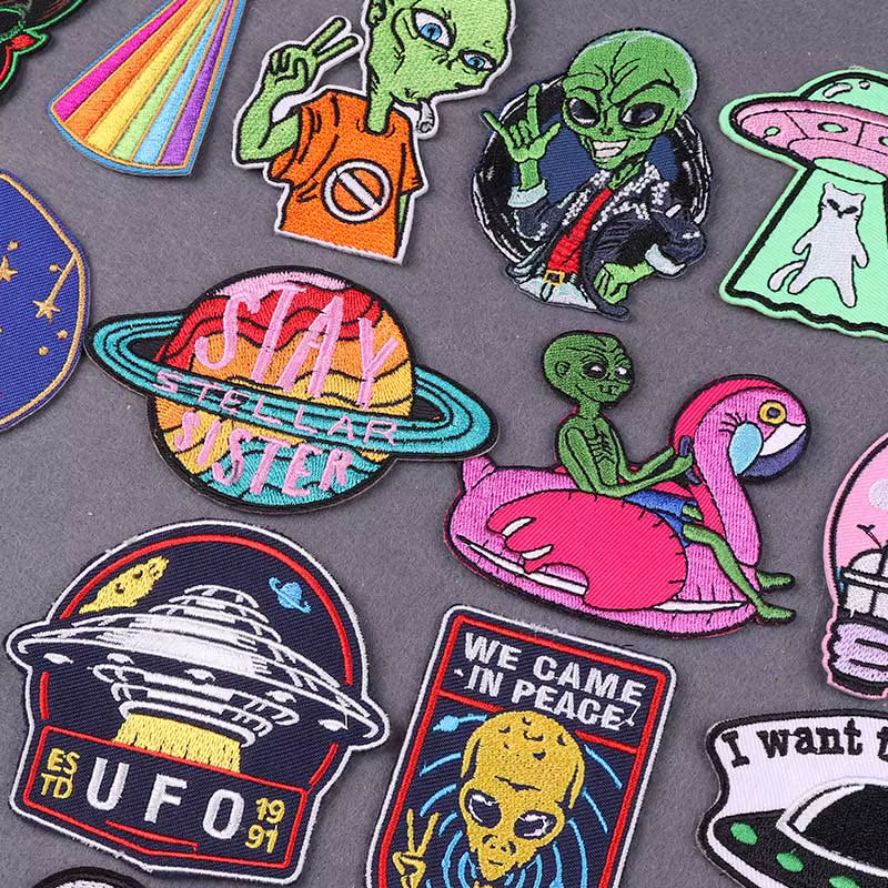 Parche termoadhesivo alien rayas planeta para mochila y ropa