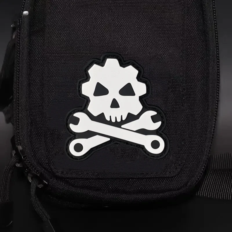 Parche táctico PVC 3D calavera mecánica con velcro para mochila - imagen 4