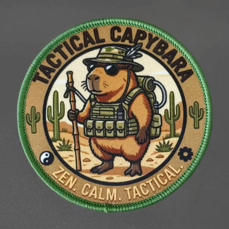 Parche capibara explorador a scratch para brazaletes y mochila