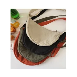 Bolso bandolera de nylon tipo dumpling ligero para mujer