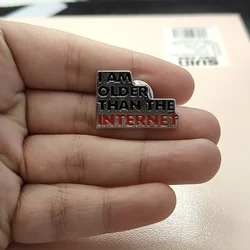Broche metálico infantil para ropa y mochila – uso diario