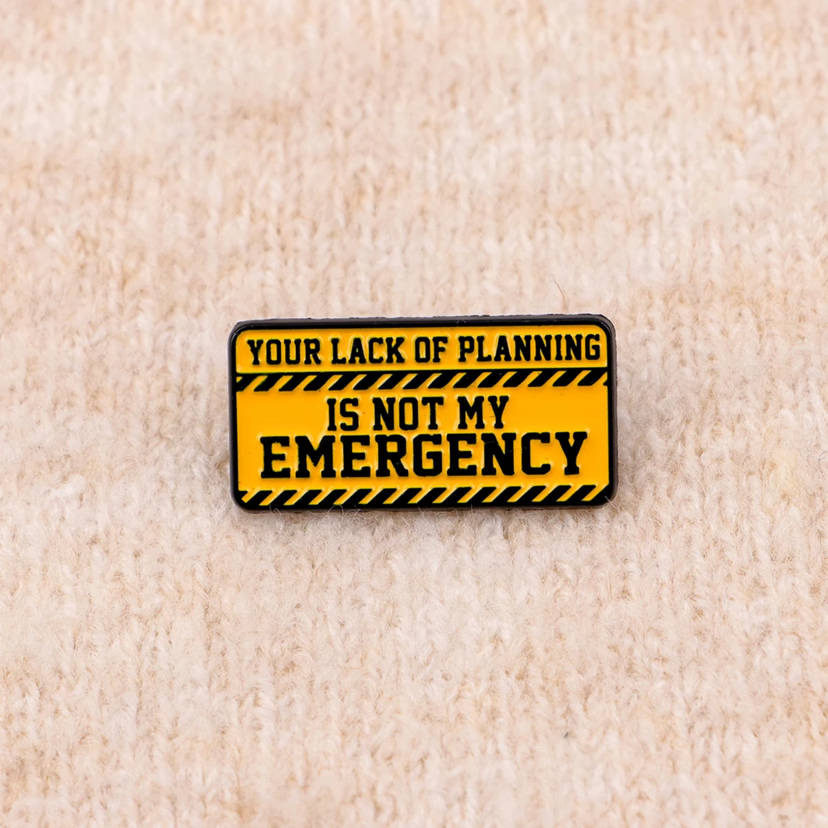 Pin esmalte humorístico falta de planificación no es mi emergencia - imagen 2