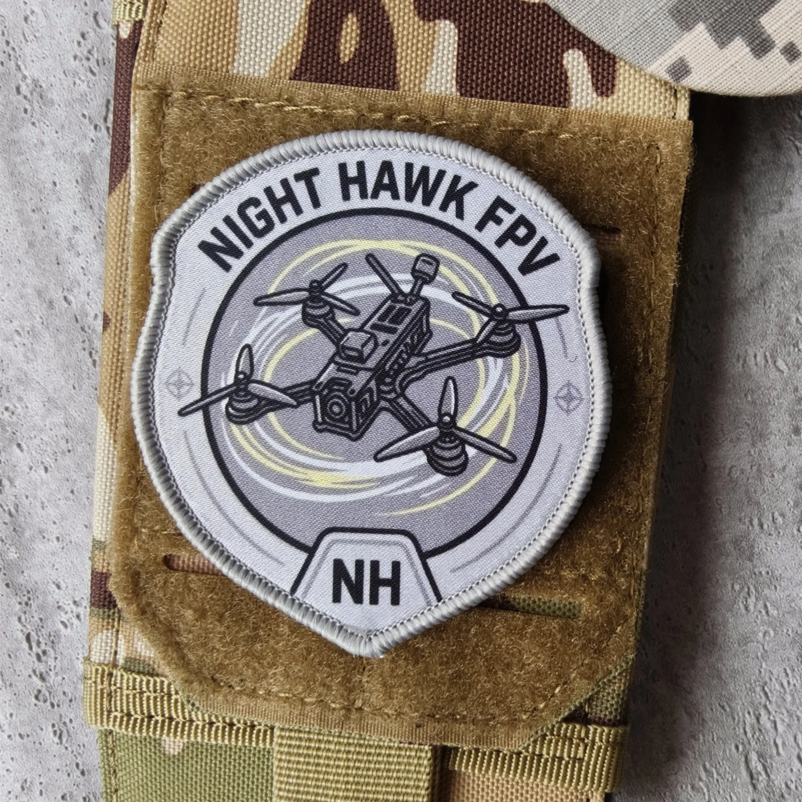 Parche Táctico FPV Night Hawk - Insignia Molle para Dron, Chaleco y Mochila - imagen 3