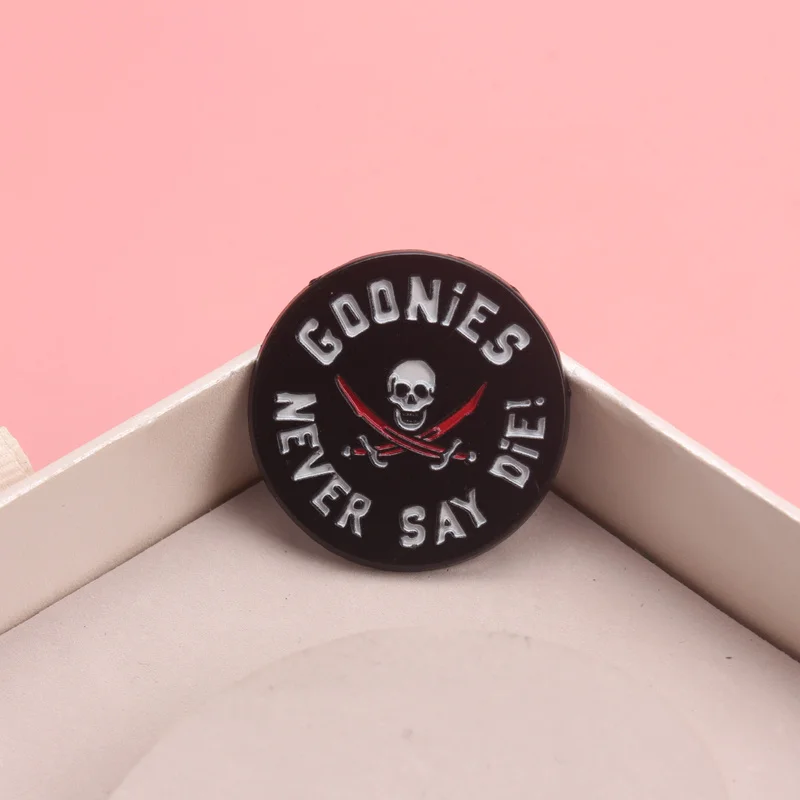 Pin esmaltado calavera vintage punk, broche para chaqueta táctica - imagen 2