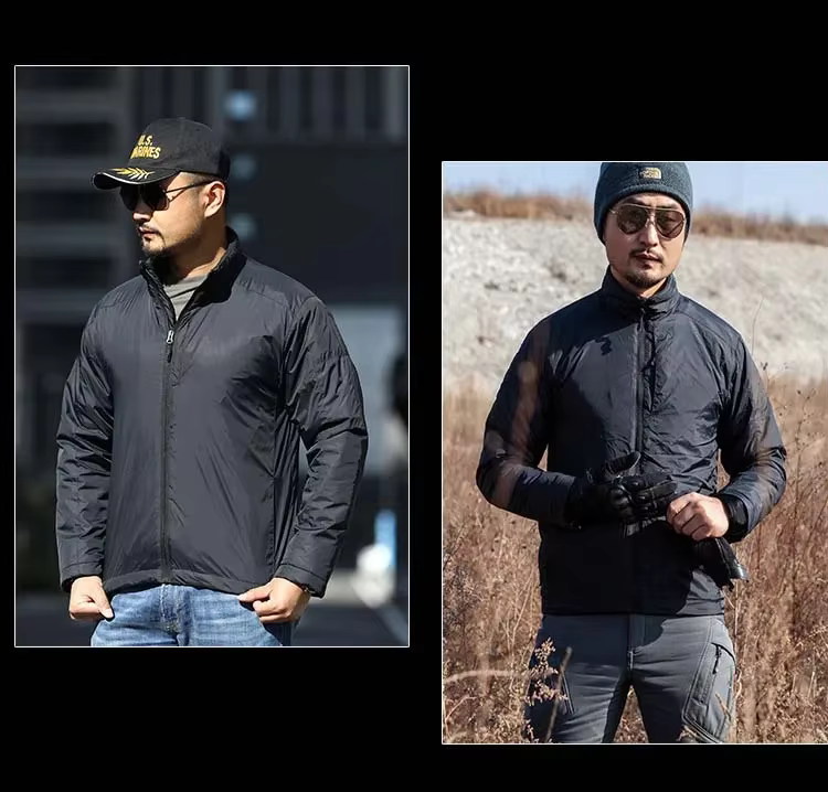 Persona usando la chaqueta en entorno urbano al atardecer