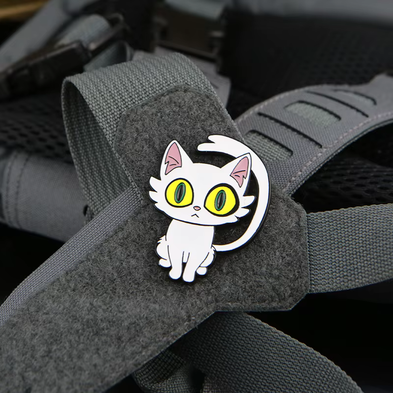 Parche metal gato blanco táctico con gancho para chaleco o chaqueta - imagen 3