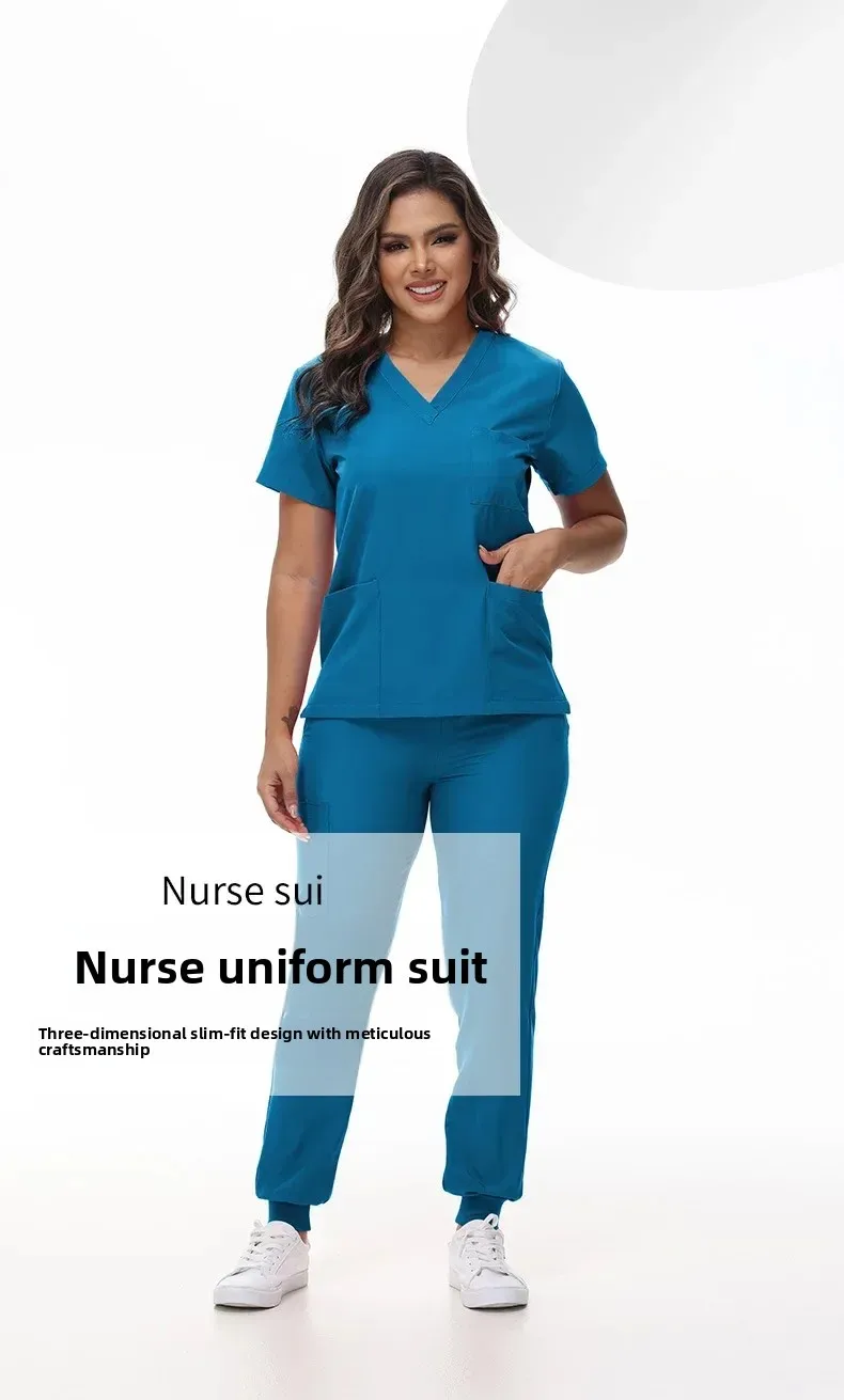 Uniforme médico en entorno clínico