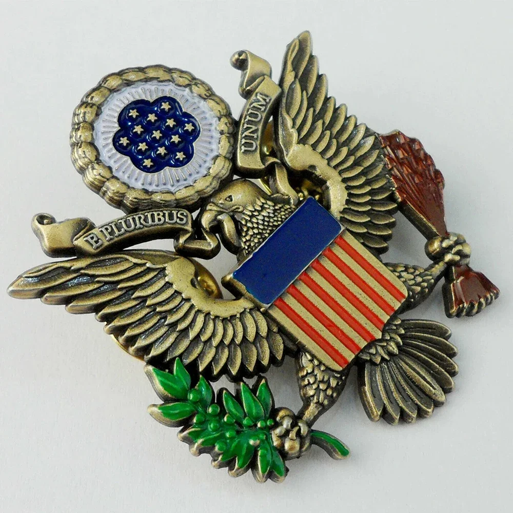 Pin insignia águila presidencial dorada tipo broche militar - imagen 3