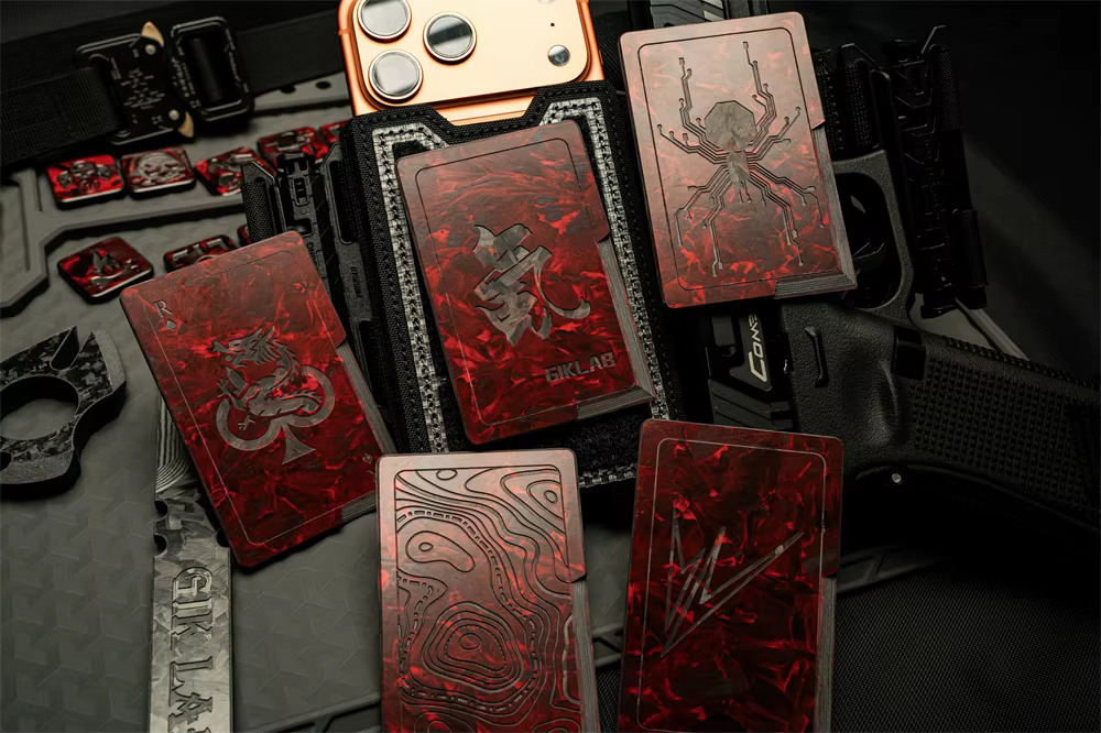 Parche táctico con diseño de depredador, dragón y araña