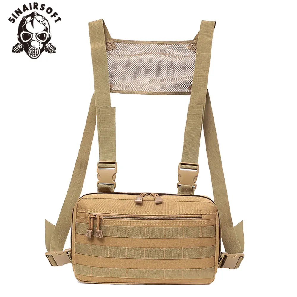 Detalle del sistema Molle y hebillas