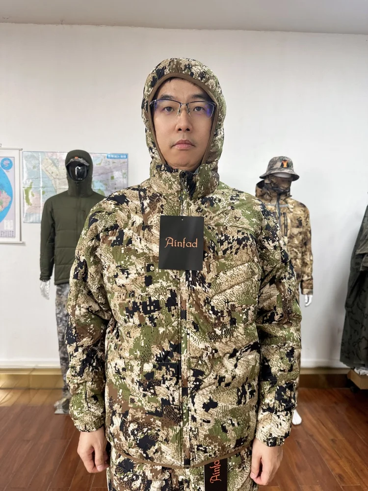 Chaqueta de plumón camuflada Kelvin con capucha