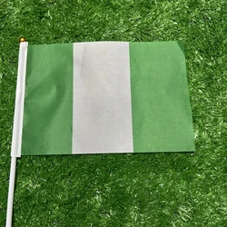 Bandera de Nigeria de mano con asta – Ondeante 21x14 cm para deportes