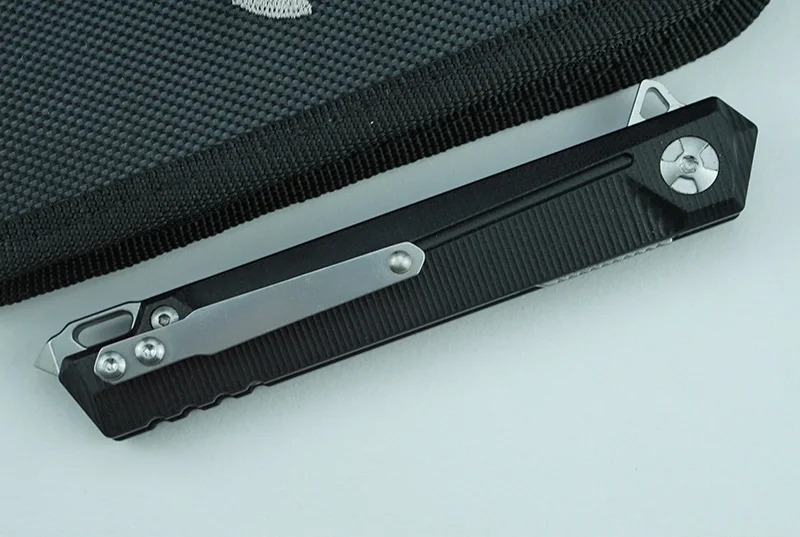 Vista del cuchillo y funda/estuche