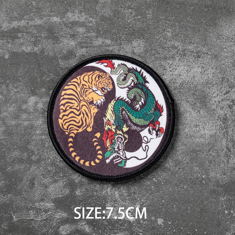 Brazalete táctico con parche de dragón y tigre para mochila
