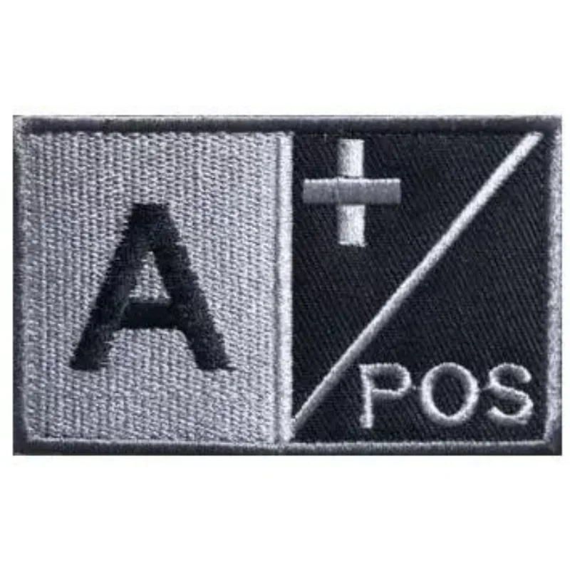 Parche táctico de primeros auxilios gancho y bucle bordado negro/gris - imagen 2