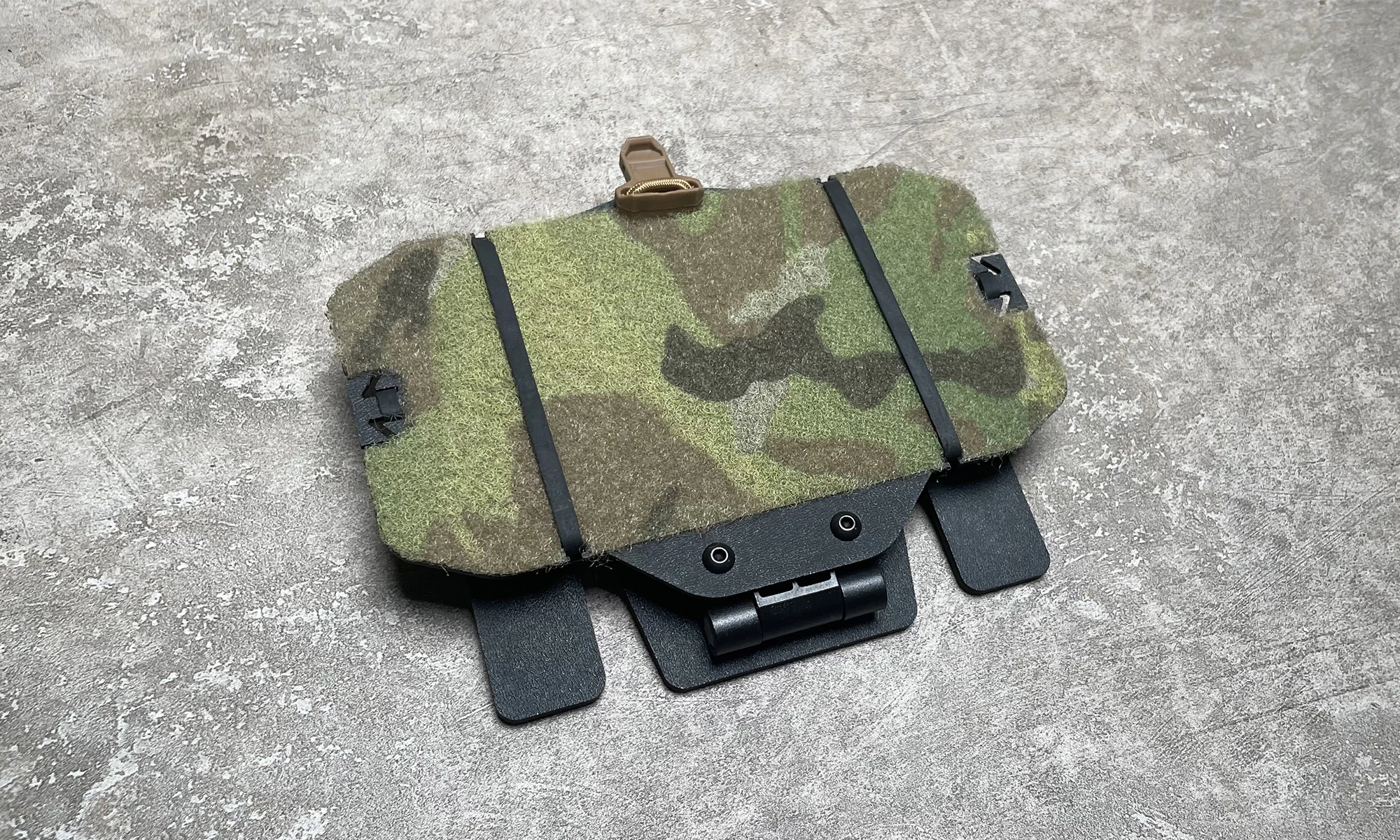 Detalle de la hebilla y la base de montaje Molle