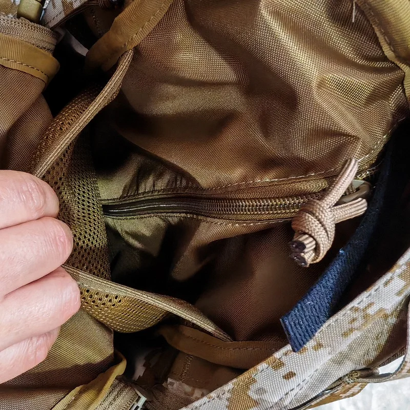 Mochila táctica de nailon AOR1 para casco - imagen 5