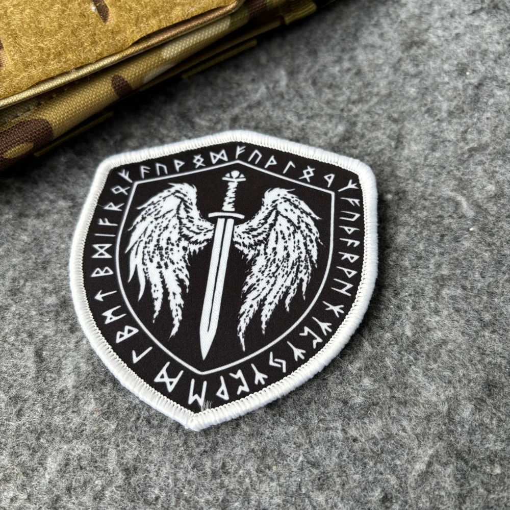 Parche táctico velcro espada alas runas vikingas para ropa - imagen 3
