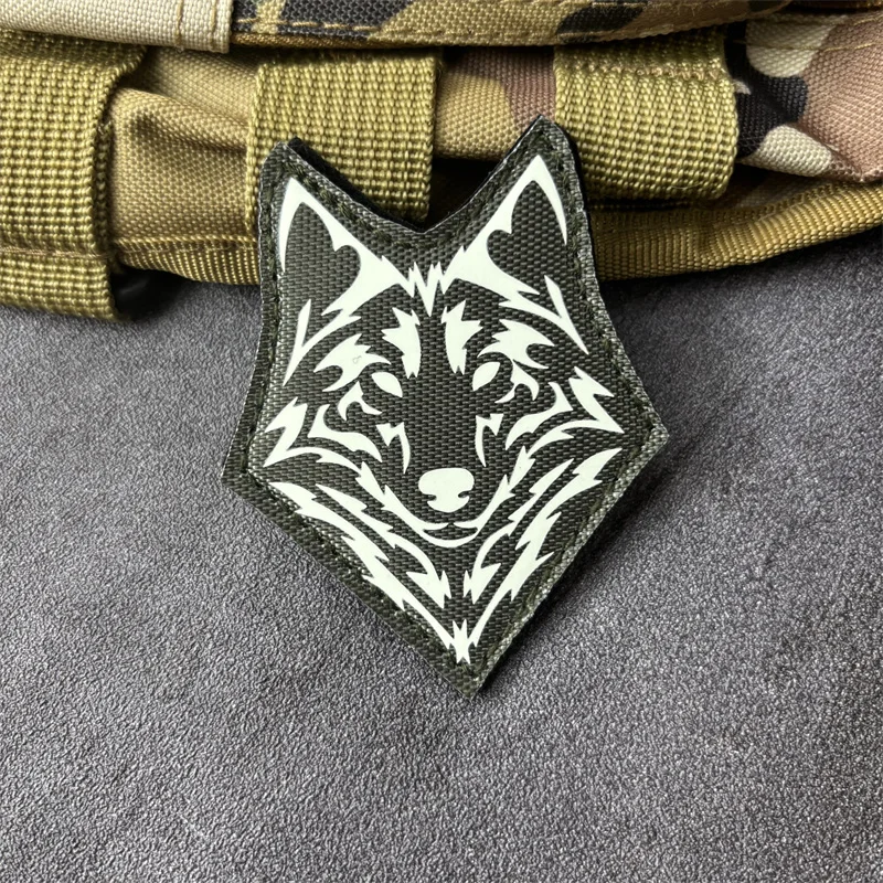 Brazalete táctico luminoso con parche militar de zorro velcro - imagen 5