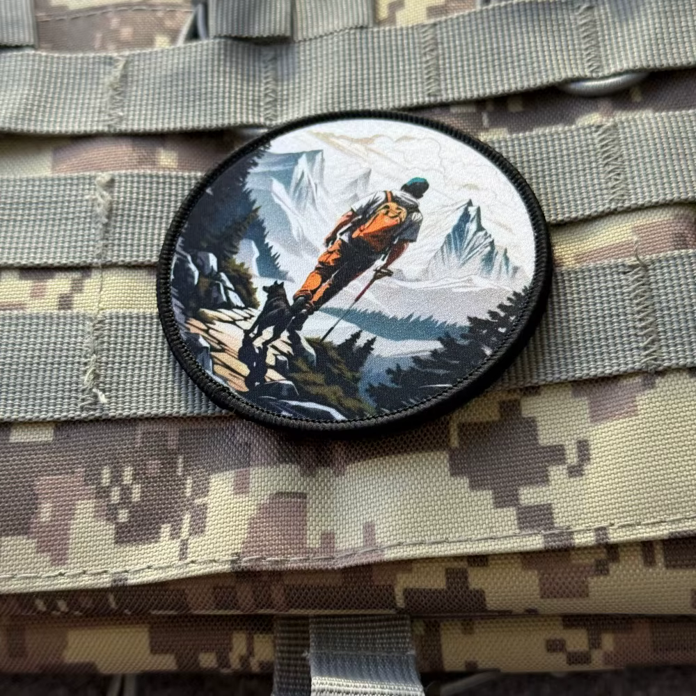 Parche sobre tejido tipo militar